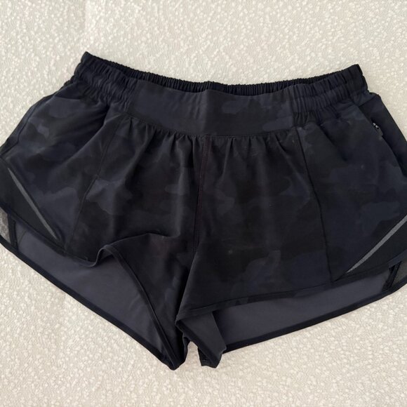 Lululemon Hotty Hot Shorts Low Rise 2.5 - Picture 1 of 3